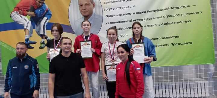 Лашманның көрәшче кызлары Чирмешәнне танытты