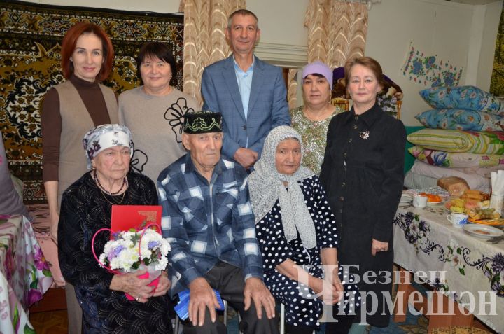 Бәркәтәдән Назифә әби яшьлегендә 200 метр тирәнлектәге шахталарда эшләгән