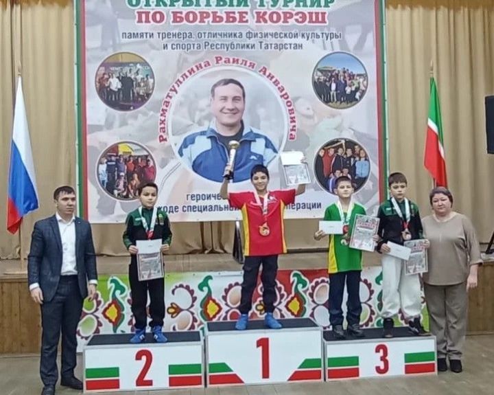 Лашманнан яшь көрәшчесенең медальләре арткан