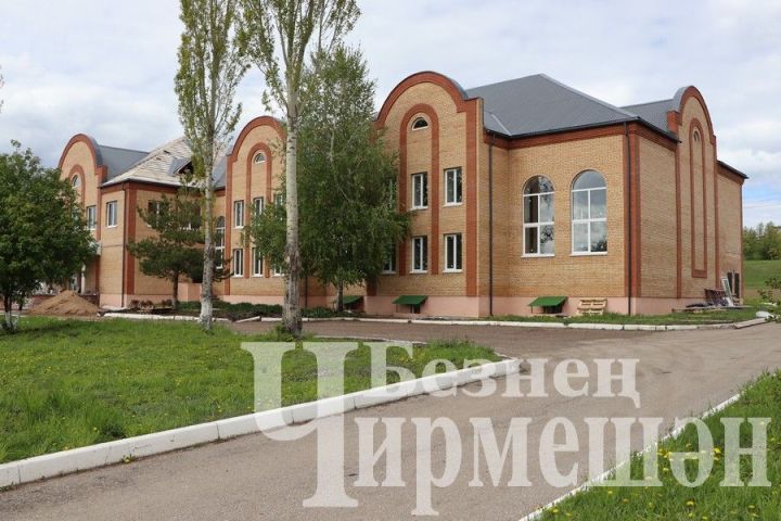 Бассейн в Черемшане наполнили водой