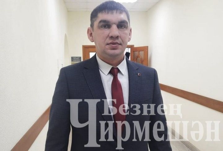 Руководитель исполкома Черемшанского района подписал шестнадцать земляков на газету «Безнен Чирмешэн» («Наш Черемшан»)