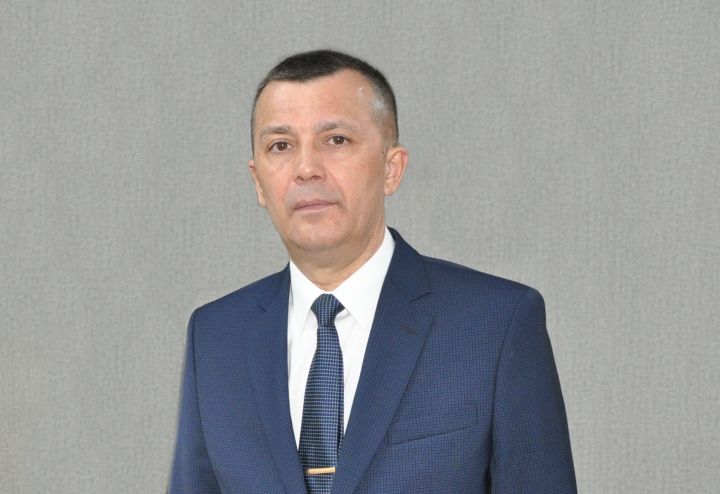 Наиль Мустафин из Черемшана подарил соседям и своей матери газету «Безнен Чирмешэн»
