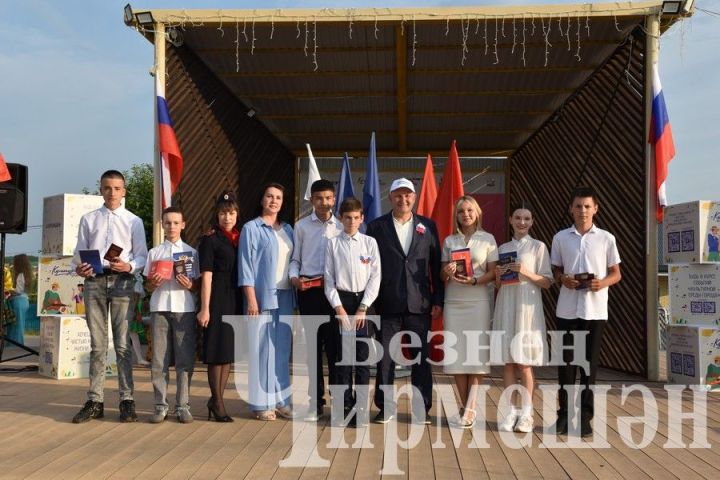 Чирмешәнлеләргә Россия көне алдыннан паспортлар тапшырдылар
