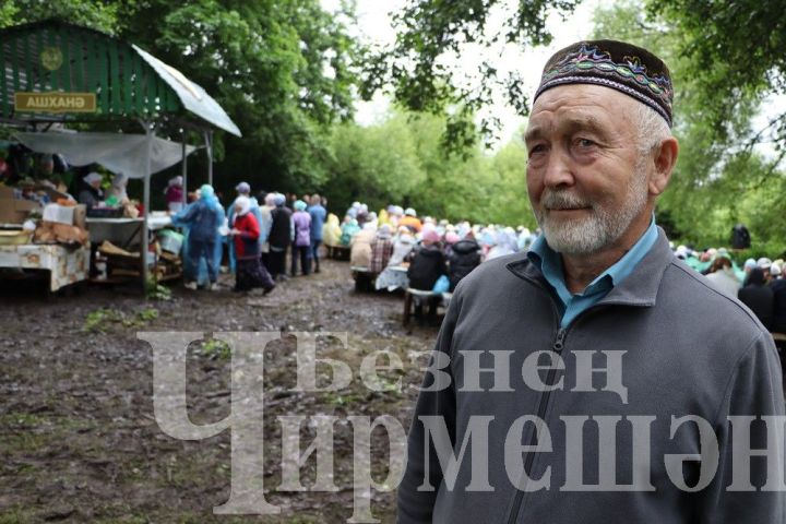 В поселок Кзыл Чишмя, где живут шесть человек приехали около 300 односельчан