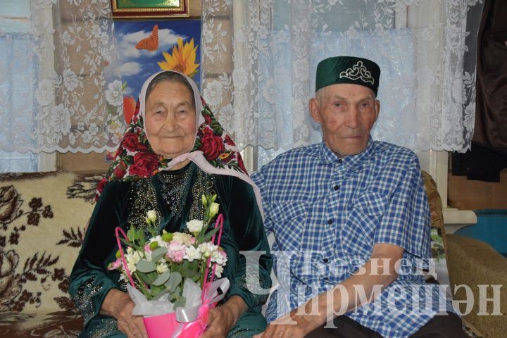 66 ел бергә: Бәркәтәдән ирле-хатынлы Мортазиннар – классташлар да, күршеләр дә