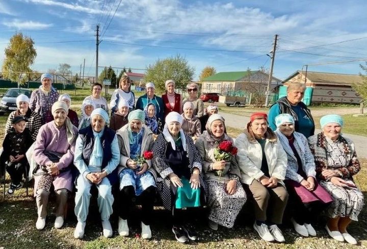 Артисты из села Верхняя Каменка организовали праздник для сельчан