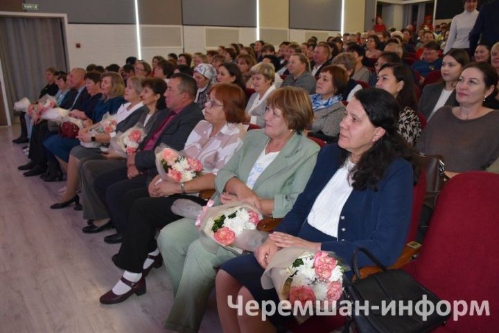 В Черемшане чествовали педагогов