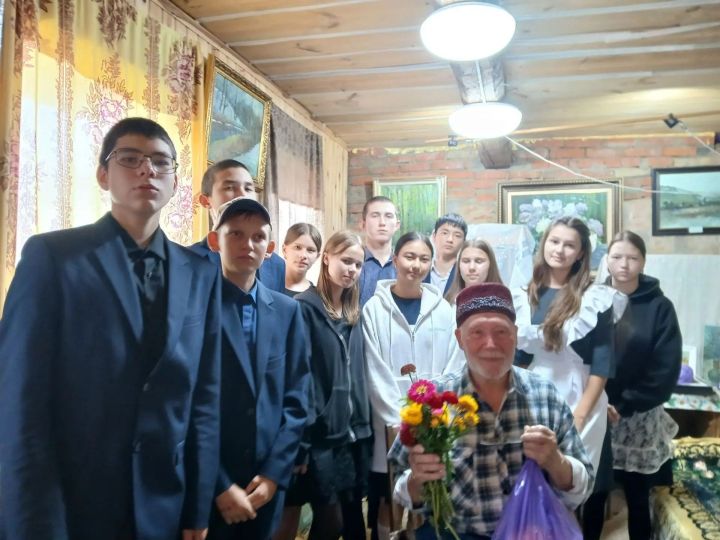 Бәркәтә авылы рәссамы тәүге рәсемен корым белән ясаган