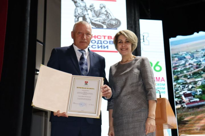 Чирмешән укытучысын Мактау грамотасы белән бүләкләделәр