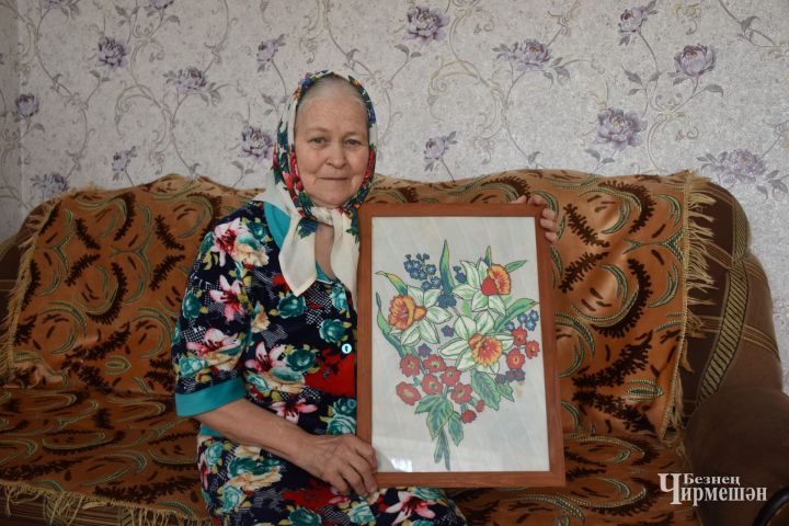Чувства, идущие от сердца: 76-летняя Афрузия Абдуллина из Туйметкина вновь взялась за вышивку