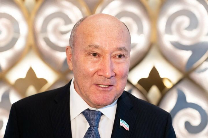 Марат Ахметов поздравил медиасообщество Татарстана с Днём печати республики