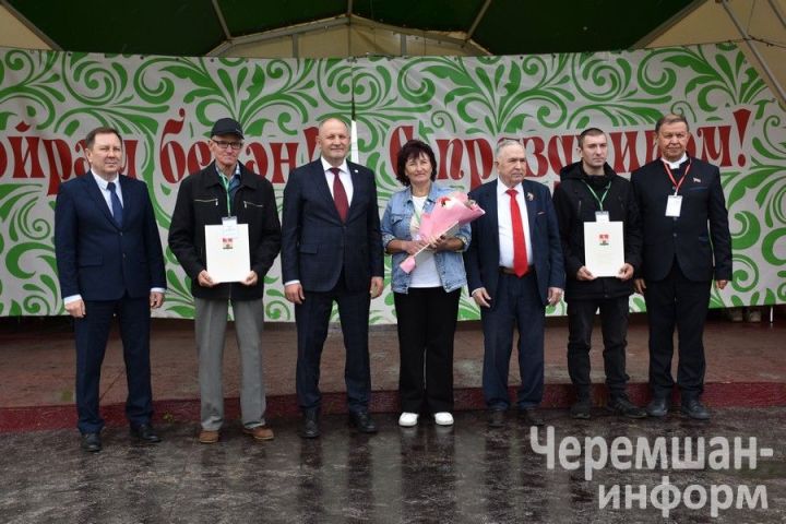 Глава Черемшанского района вручил Благодарственные письма сельским труженикам