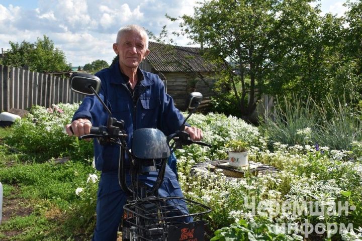 Печник из села Нижняя Чегодайка находит время для выращивания цветов