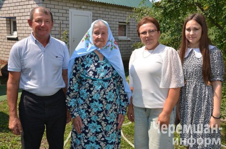 90-летняя Минзада Сафина из села Верхняя Каменка проводила отца на фронт в 6 лет