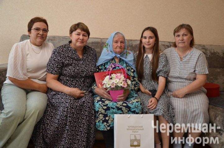 90-летняя Минзада Сафина из села Верхняя Каменка проводила отца на фронт в 6 лет