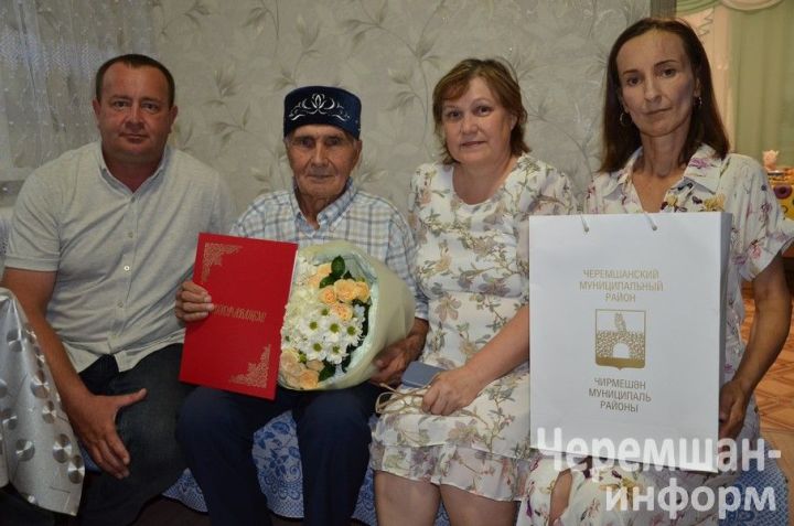 В свое время ключи от колхозного амбара доверили трактористу Мухтасиму Шайхутдинову
