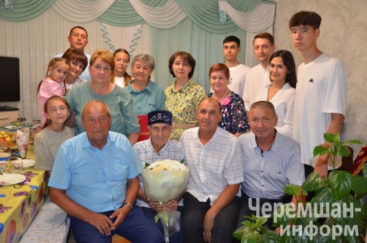 В свое время ключи от колхозного амбара доверили трактористу Мухтасиму Шайхутдинову