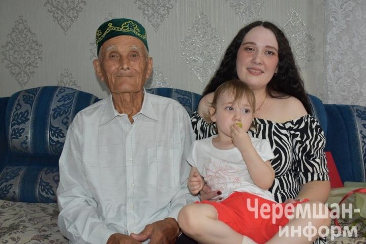 В Старом Утямыше ветерана животноводства поздравили с 90-летним юбилеем