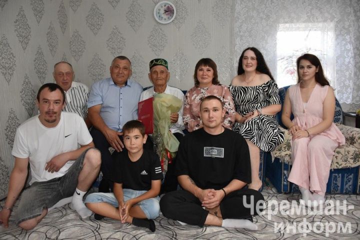 В Старом Утямыше ветерана животноводства поздравили с 90-летним юбилеем