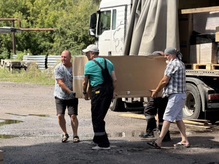 Татарстан направил девять фур помощи на Донбасс