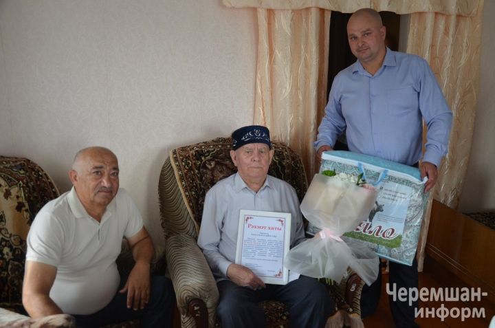 Родственнику Гаяза Исхаки Талгату Исхакову из Лашманки исполнилось 90 лет