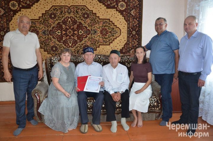 Родственнику Гаяза Исхаки Талгату Исхакову из Лашманки исполнилось 90 лет