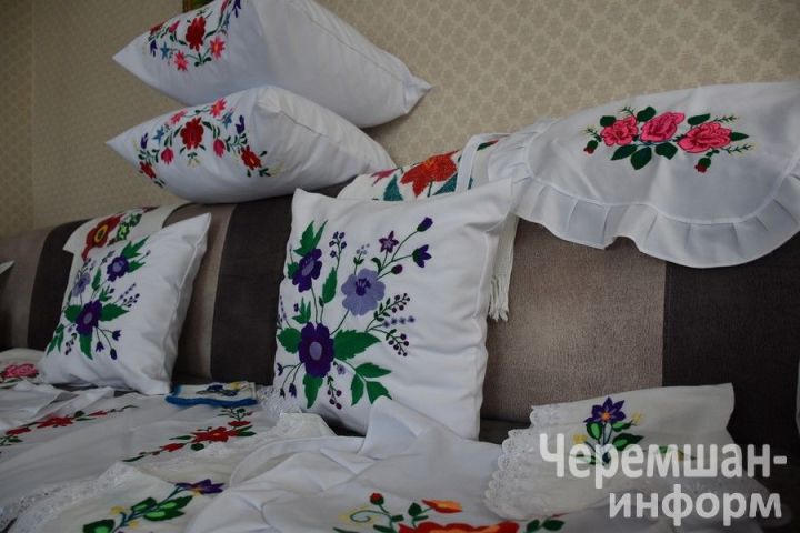 Түбән Кәминкәдән Сания Гайнуллинаның эшен Васил Шәйхразыев та бәяләгән
