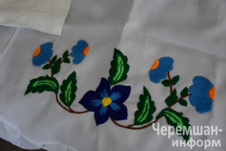 Түбән Кәминкәдән Сания Гайнуллинаның эшен Васил Шәйхразыев та бәяләгән