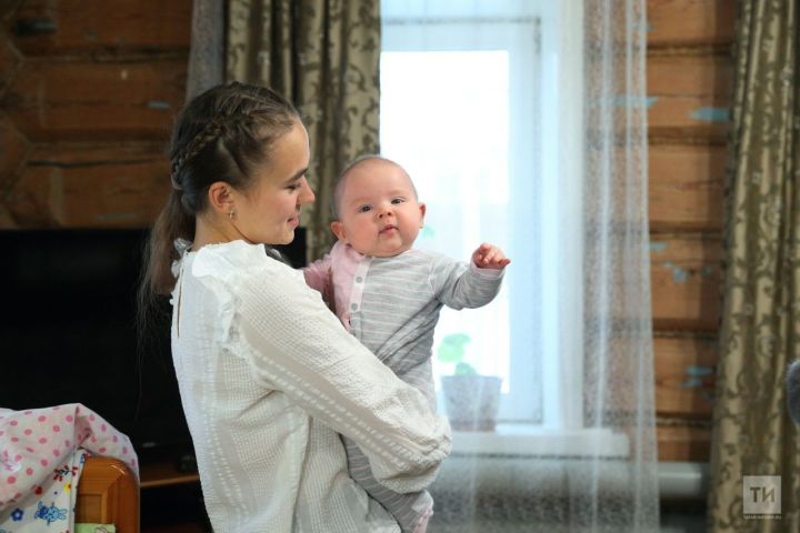„Госуслуги“ помогают родителям из Татарстана оформить рождение ребёнка онлайн
