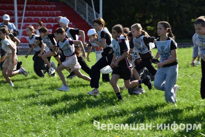 Чирмешәндәге “Татарстан кроссы”нда 7 яшьлек Валерия бабасыннан да уздырды