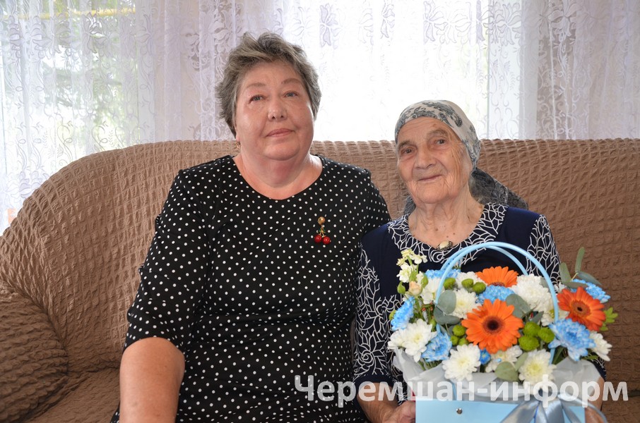 ​​​​Анатолию в армию они писали много писем, отправляли и совместные фотографии: фото Кадрии Гамировой
