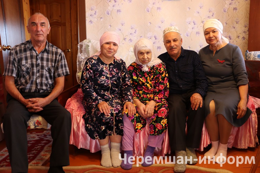 54 яшендә  ире бакыйлыкка күчкән, Гөлҗиһан апа 52 яшендә алты бала белән тол кала: Гөлсирә Шәрифуллина фотосы