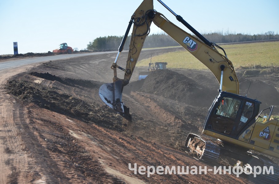 Сейчас занимаемся обочинами: фото Марата Гумерова