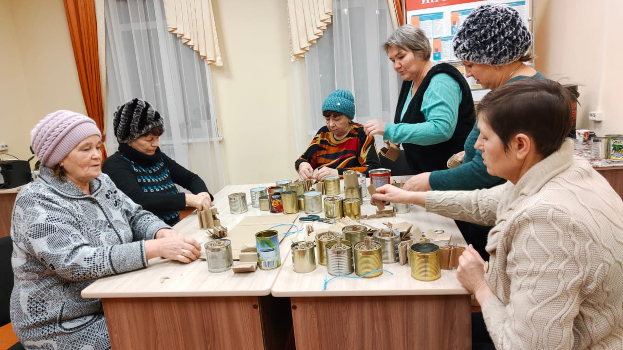 Женщины села Ивашкино шьют спальные мешки для мобилизованных земляков