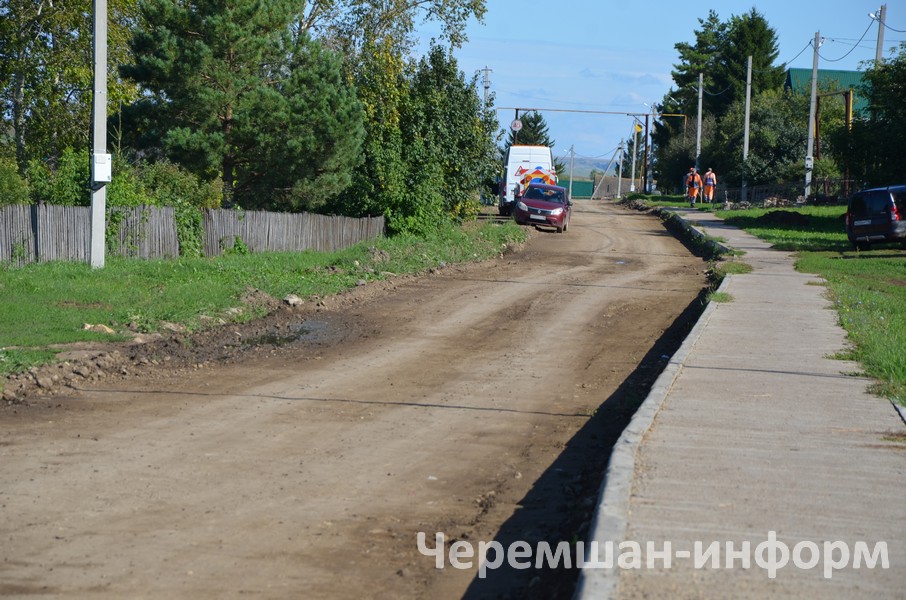 Кармышта Мәктәп һәм Барый Габдрахманов урамнарының 635 метр арадагы юлына асфальт җәеләчәк: фото Марат Гомәров
