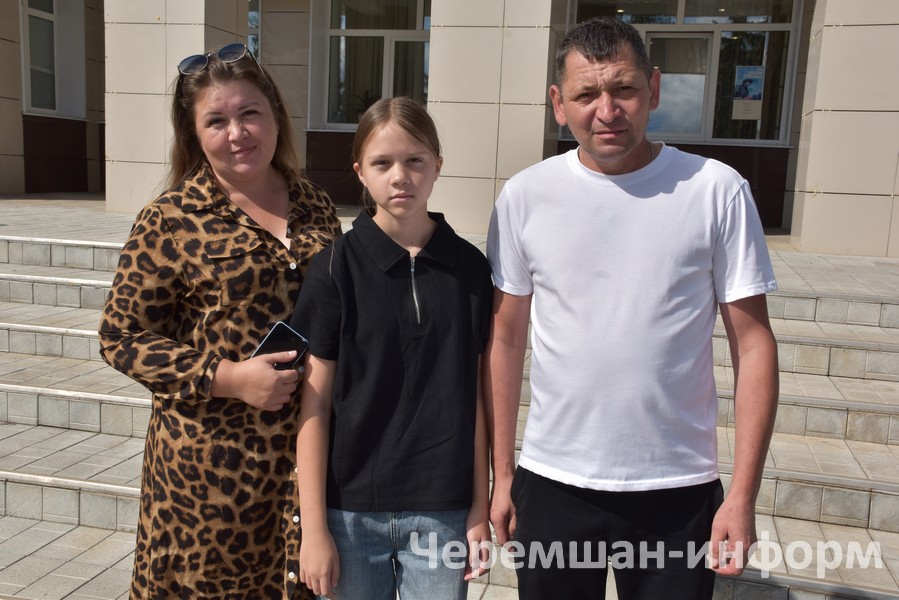 Лашманнан Гөлнәзирә Шәрифуллина чарага кызы белән килгән: фото Илсөяр Гайнетдинова
