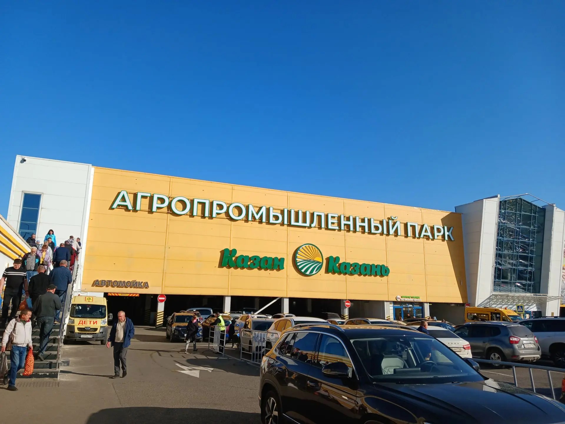 Педагогларыбыз сатудан кергән керемнәрен СВОдагыларга ярдәм фондына тапшырганнар: Ольга Маркова фотосы