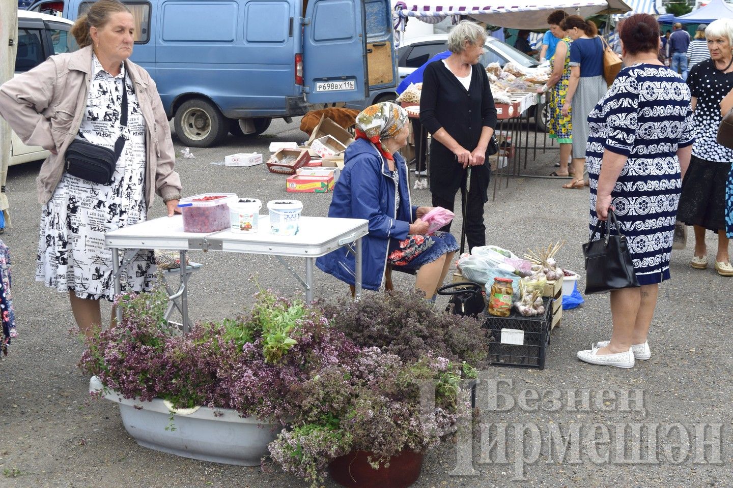 На Черемшанской ярмарке продавали свежий "урожай" меда