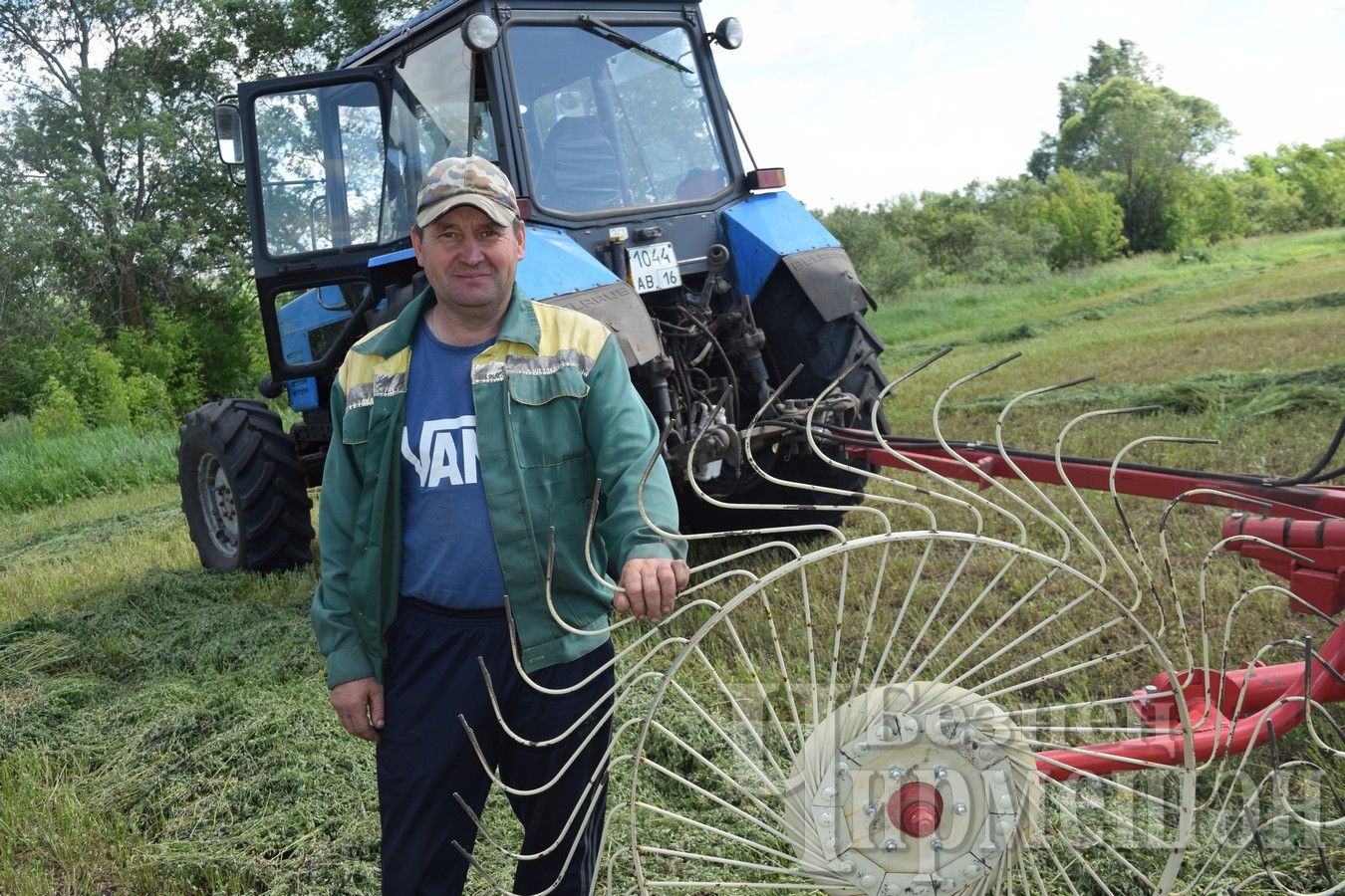 В Аккиреево ведется закладка сенажа и заготовка сена