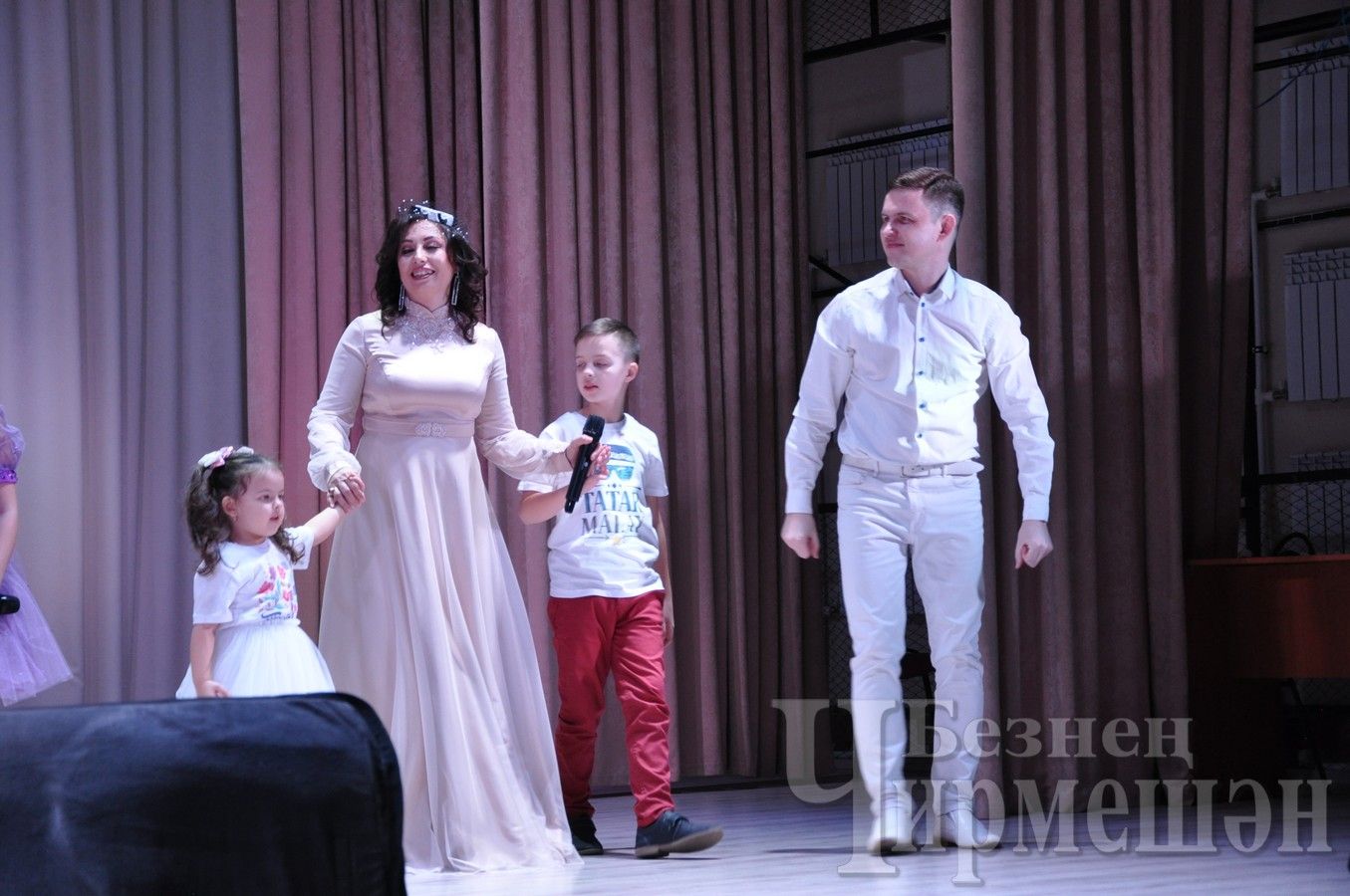 Семья Афлятуновых из Карамышева выступила на одной сцене с артистами эстрады