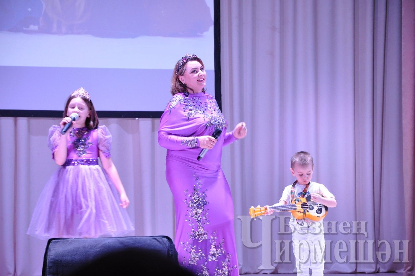 Семья Афлятуновых из Карамышева выступила на одной сцене с артистами эстрады
