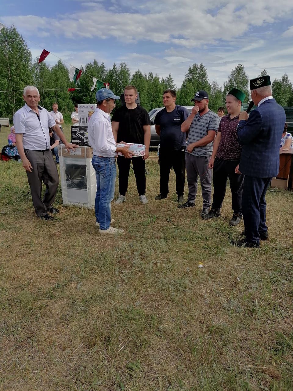 На сельских сабантуях в Черемшанском районе для батыров борьбы не жалели подарков