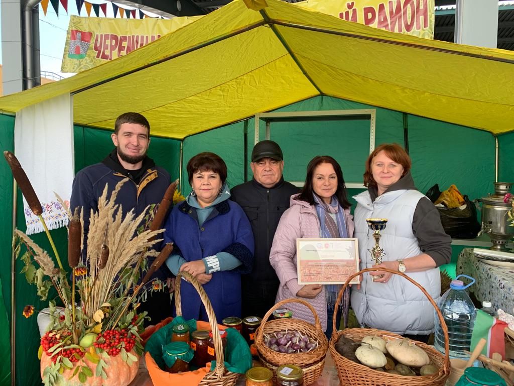 Чирмешән укытучылары Казанда суган, бәрәңгене күп сатканнар