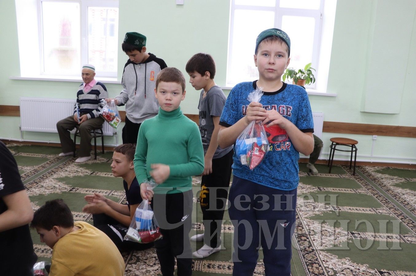 В Черемшанской центральной мечети ветеранам вручили почетный знак