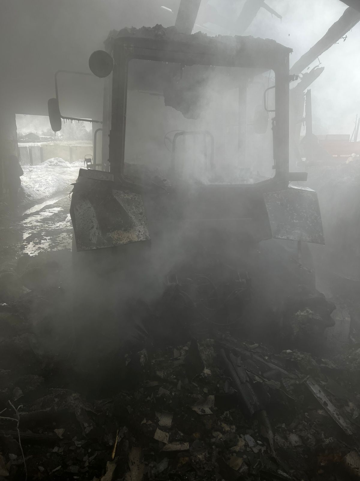 В гараже общества «Аккиреево» Черемшанского района произошло возгорание трактора