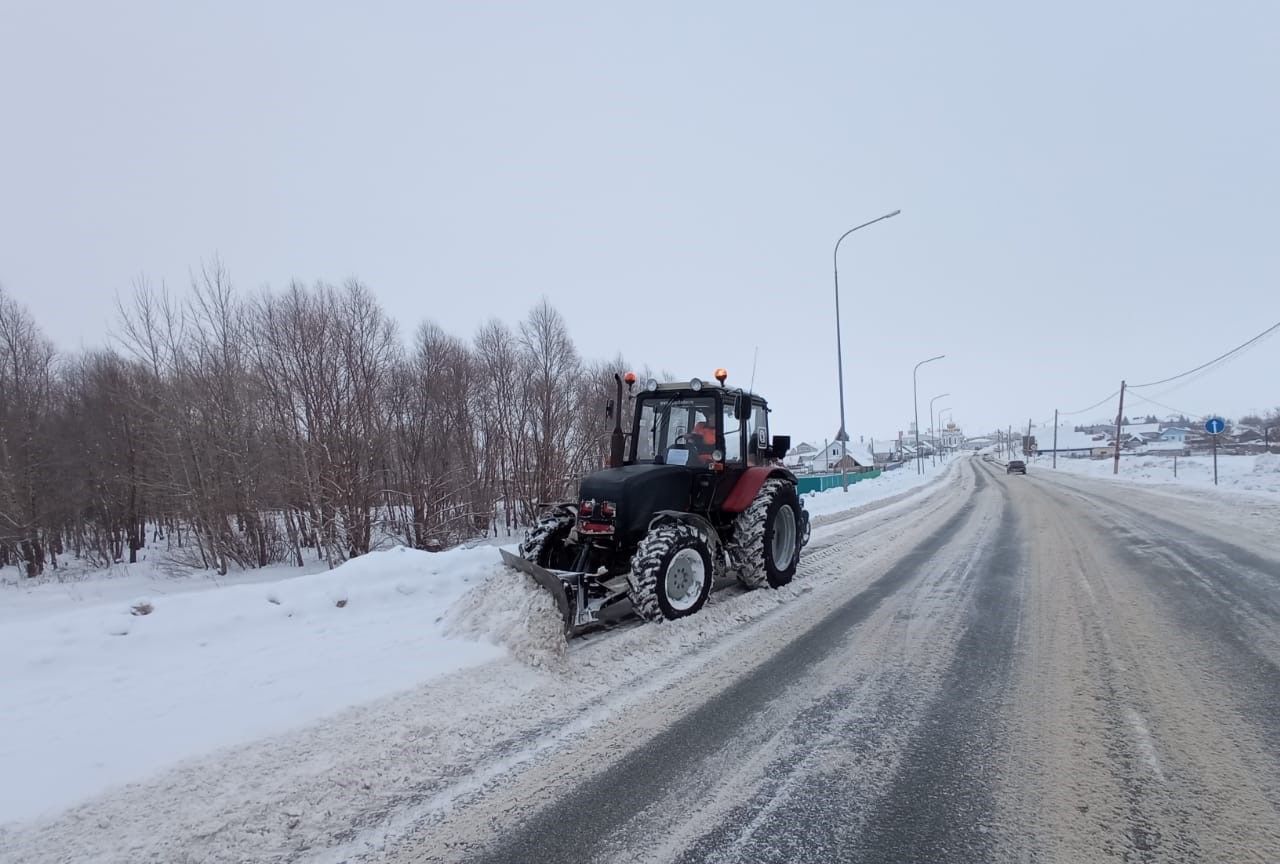 Чирмешән юлчылары юлларны кар суларыннан саклый