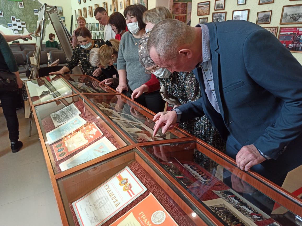 В Черемшанском мемориальном центре открылась выставка, посвященная учителю-ветерану