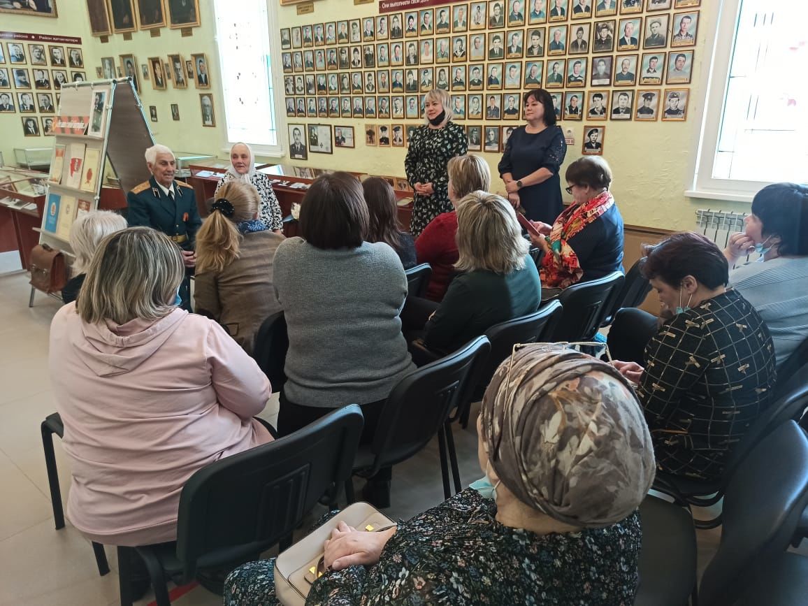 В Черемшанском мемориальном центре открылась выставка, посвященная учителю-ветерану