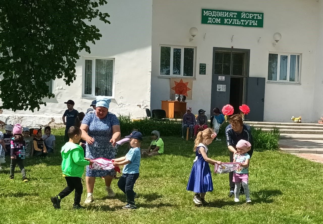 В Старом Кадееве для детей организовали праздник