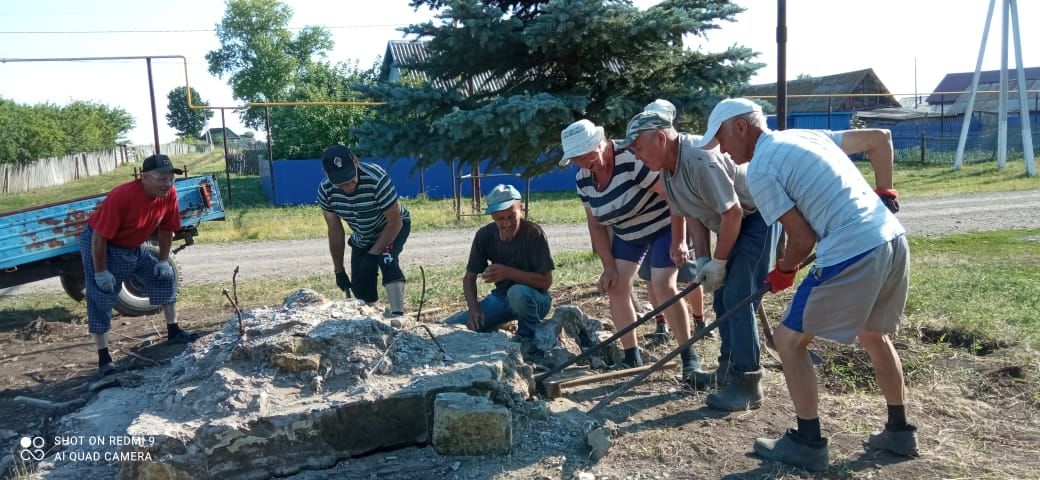 В деревне Старое Сережкино устанавливается новый памятник